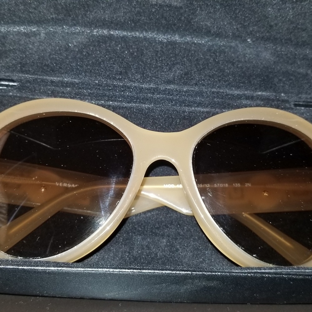 Authentic Versace Glass - Picture 3 of 8